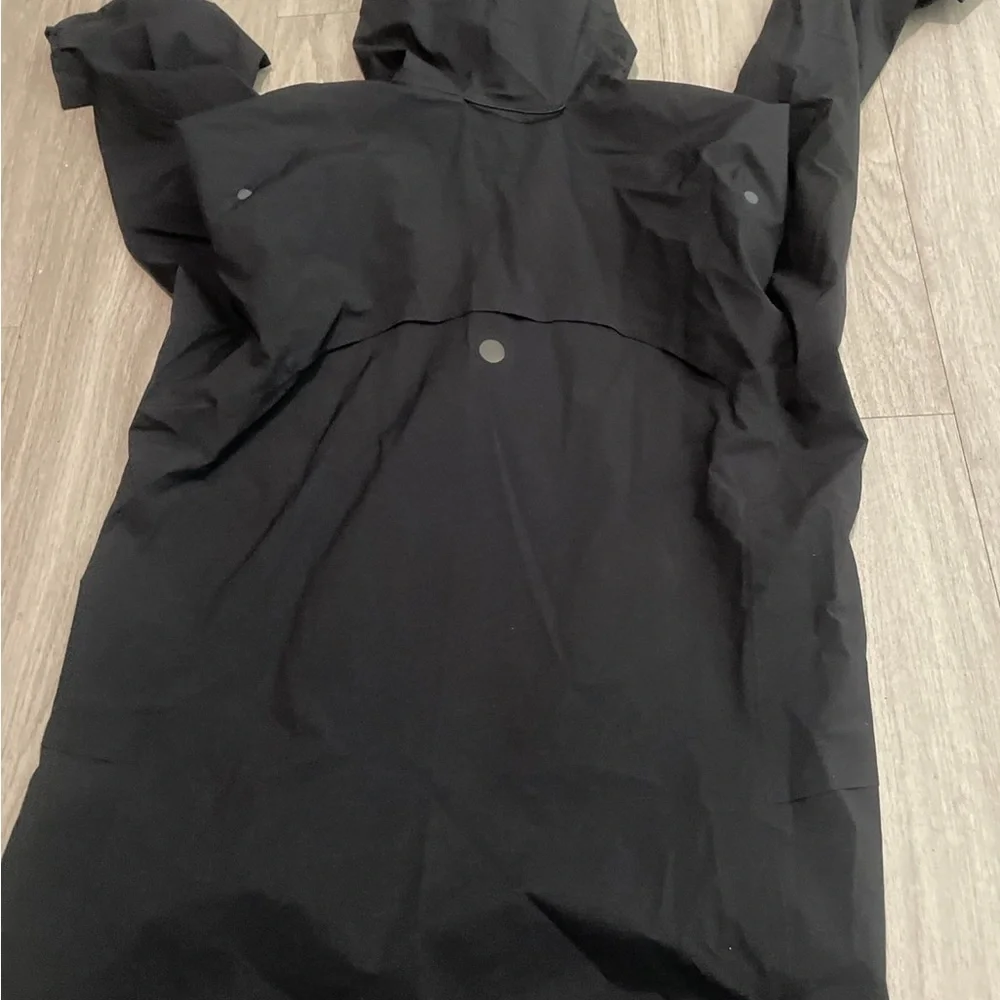 Asics Black Hooded Rain Jacket with Reflective Logo - Picture 3 of 3